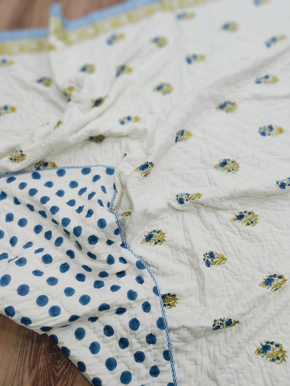 Neelkamal Polka Quilt